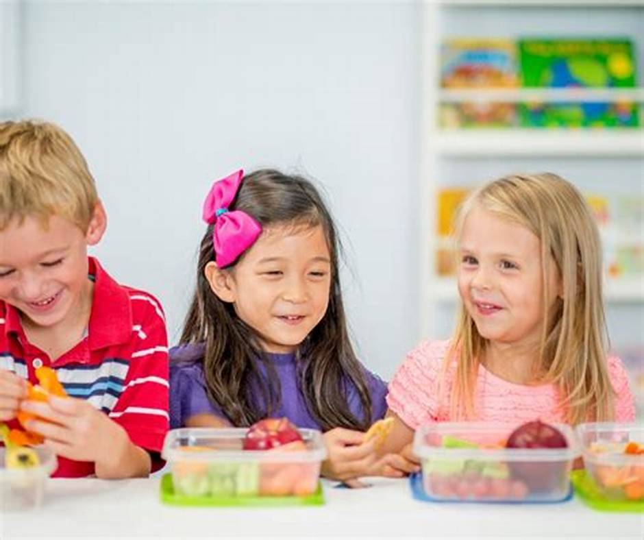 happy kid with nutritious lunches