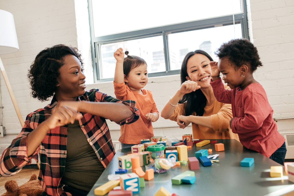 toddlers-playing