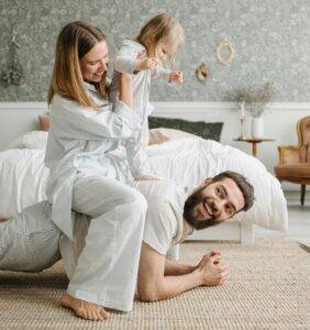 newborn baby can crawl